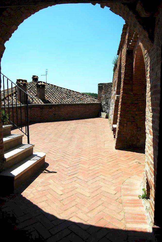 B&B Al Castello Fabro Bagian luar foto