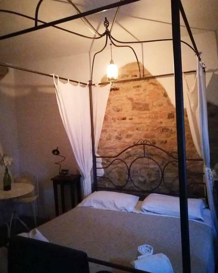 B&B Al Castello Fabro Bagian luar foto